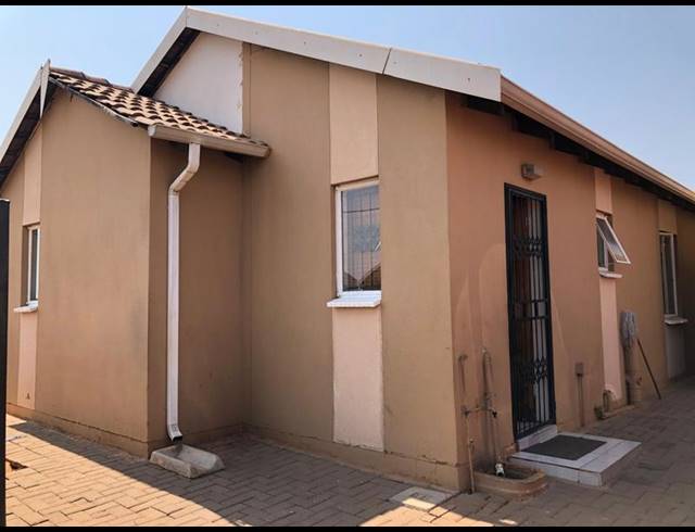 3 BEDROOM HOUSE FOR SALE IN ROSSLYN